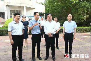 羡慕豪哥！韦世豪不仅球技好，老婆也漂亮